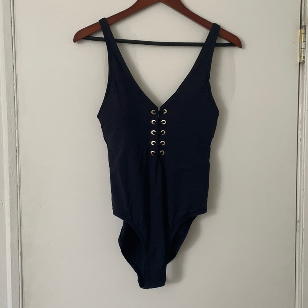 One-piece bathing suit